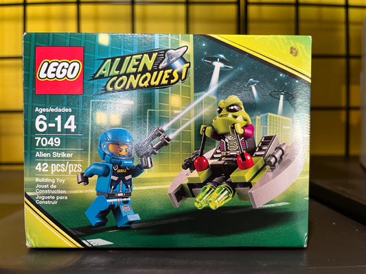 Lego Alien Conquest Alien Striker 7049 - Certified